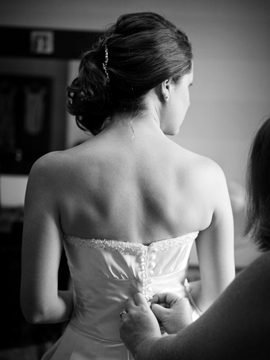 bride getting ready female wedding photographer in yorkshire www.oliviabrabbs.co.uk